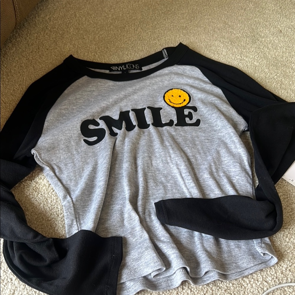 Vinyl Kids Crop Gray and Black Long Sleeve Tee